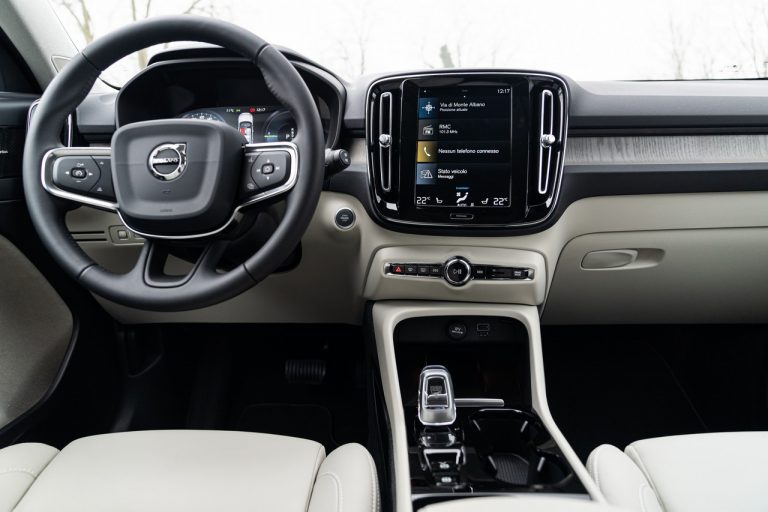 Volvo XC40 Recharge T5 Plug-in Hybrid: immagini ufficiali