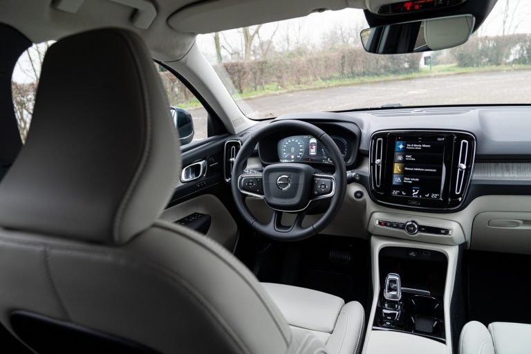 Volvo XC40 Recharge T5 Plug-in Hybrid: immagini ufficiali