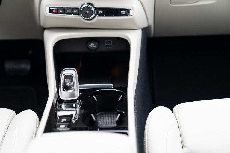 Volvo XC40 Recharge T5 Plug-in Hybrid: immagini ufficiali