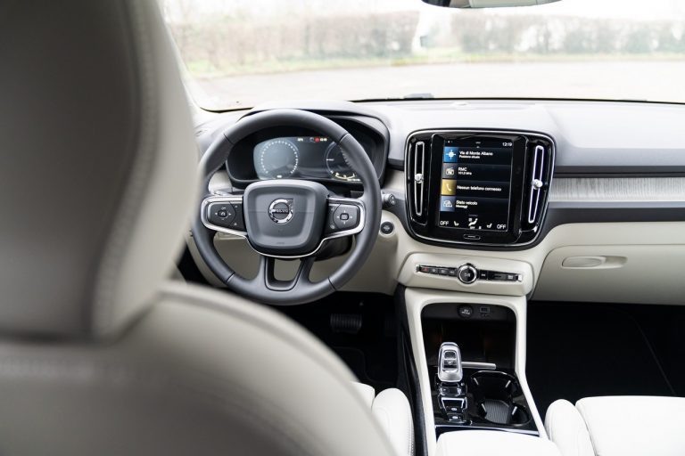 Volvo XC40 Recharge T5 Plug-in Hybrid: immagini ufficiali
