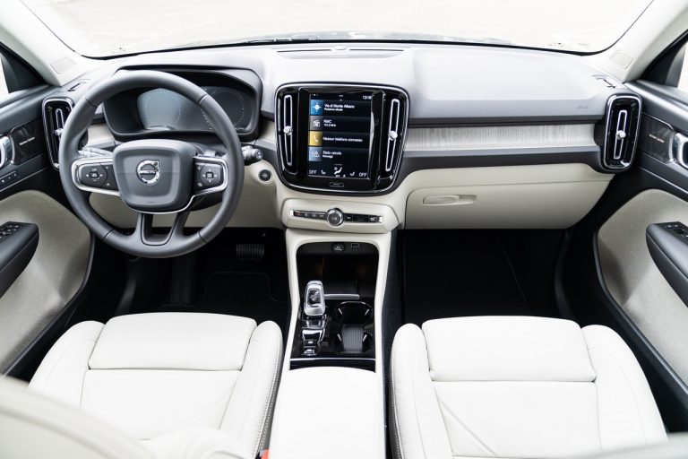 Volvo XC40 Recharge T5 Plug-in Hybrid: immagini ufficiali