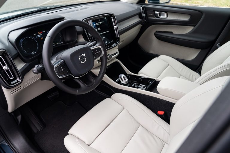 Volvo XC40 Recharge T5 Plug-in Hybrid: immagini ufficiali