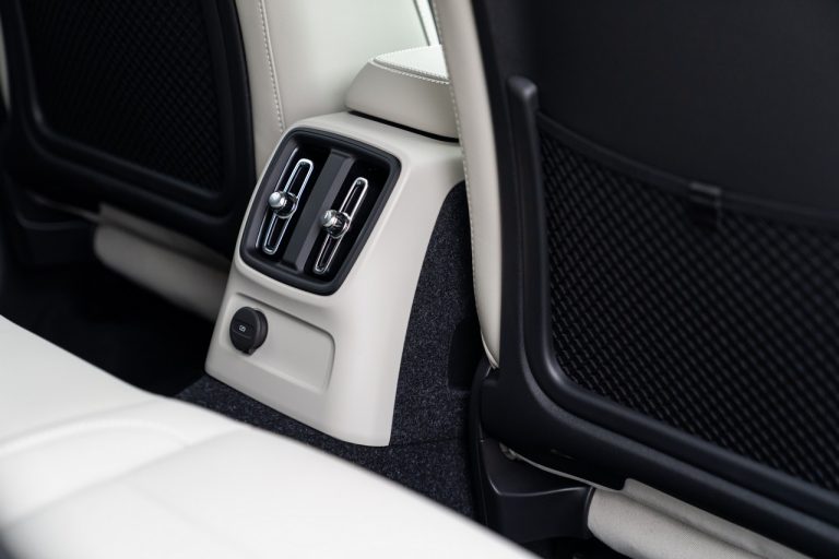 Volvo XC40 Recharge T5 Plug-in Hybrid: immagini ufficiali