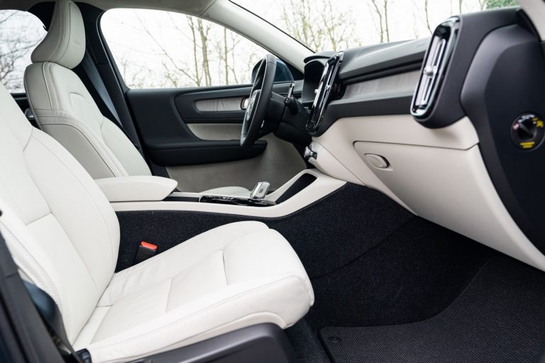 Volvo XC40 Recharge T5 Plug-in Hybrid: immagini ufficiali