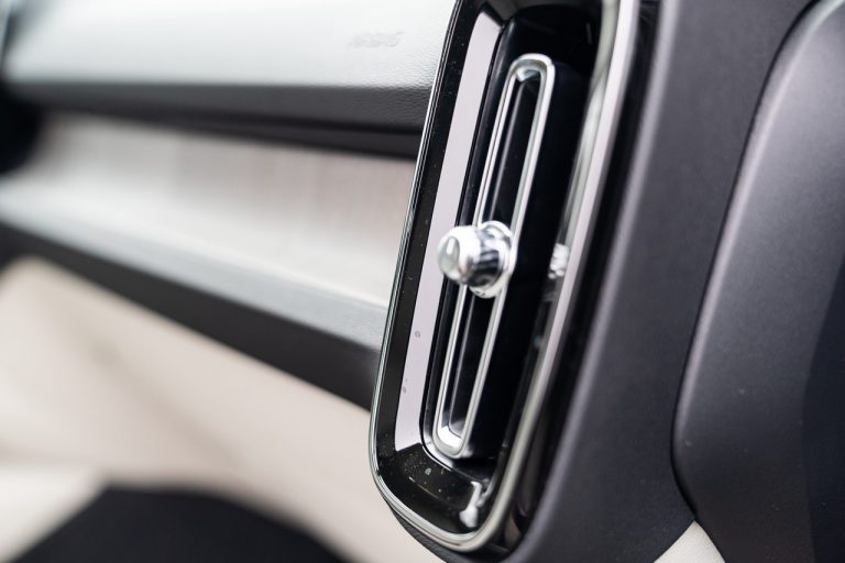 Volvo XC40 Recharge T5 Plug-in Hybrid: immagini ufficiali