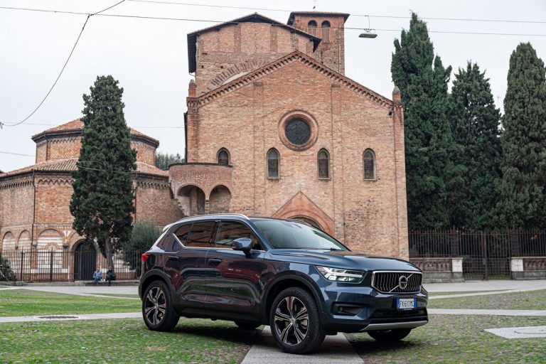 Volvo XC40 Recharge T5 Plug-in Hybrid: immagini ufficiali