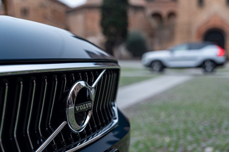 Volvo XC40 Recharge T5 Plug-in Hybrid: immagini ufficiali