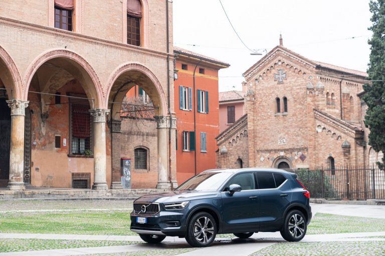 Volvo XC40 Recharge T5 Plug-in Hybrid: immagini ufficiali