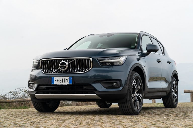 Volvo XC40 Recharge T5 Plug-in Hybrid: immagini ufficiali
