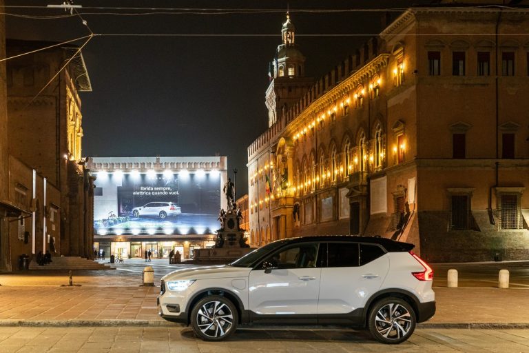Volvo XC40 Recharge T5 Plug-in Hybrid: immagini ufficiali
