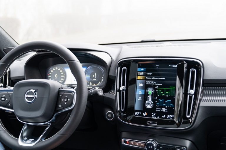 Volvo XC40 Recharge T5 Plug-in Hybrid: immagini ufficiali