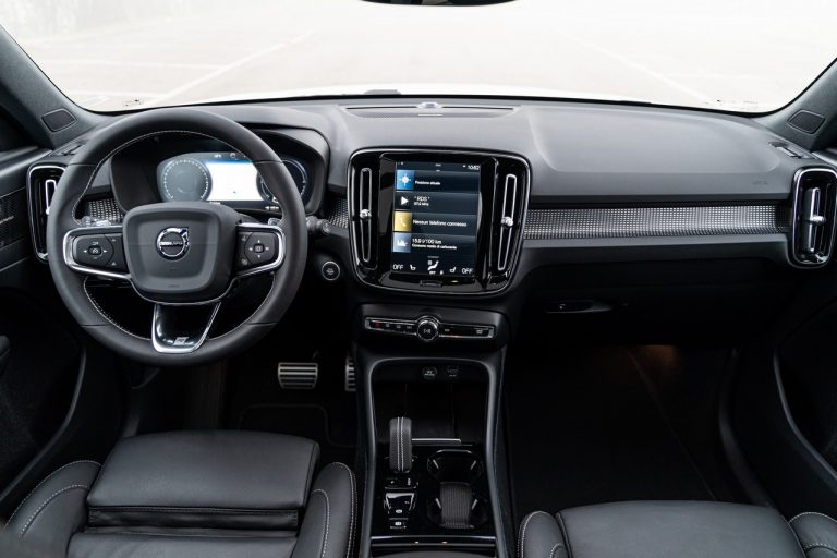 Volvo XC40 Recharge T5 Plug-in Hybrid: immagini ufficiali