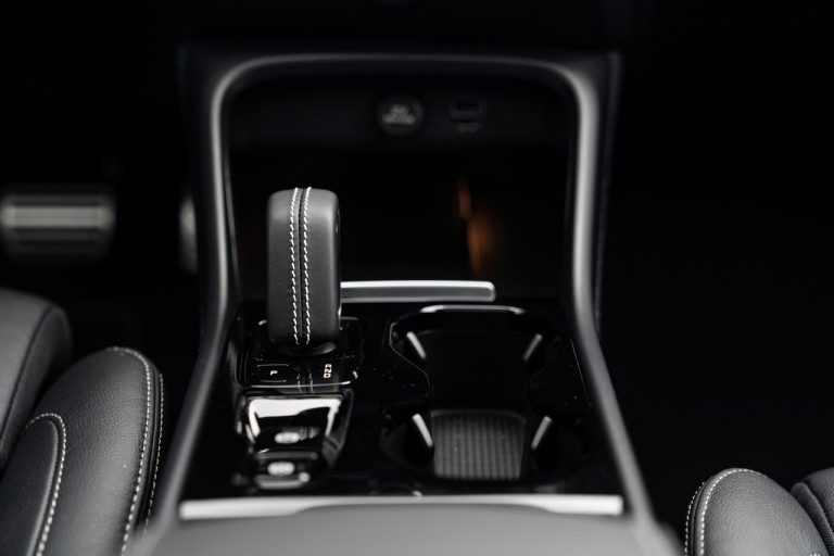 Volvo XC40 Recharge T5 Plug-in Hybrid: immagini ufficiali