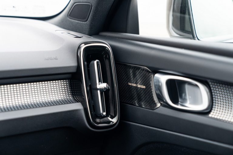 Volvo XC40 Recharge T5 Plug-in Hybrid: immagini ufficiali