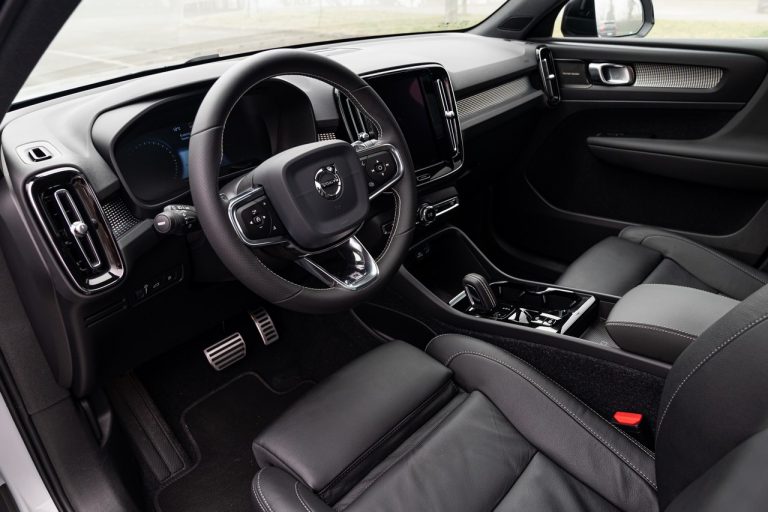 Volvo XC40 Recharge T5 Plug-in Hybrid: immagini ufficiali