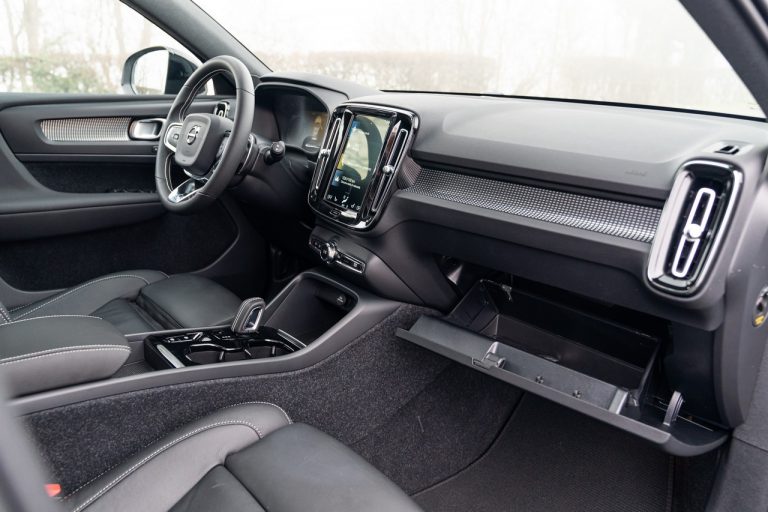 Volvo XC40 Recharge T5 Plug-in Hybrid: immagini ufficiali