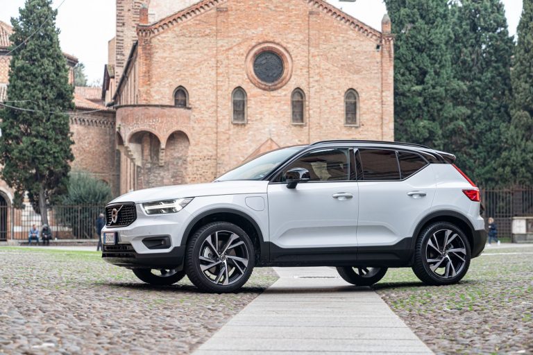 Volvo XC40 Recharge T5 Plug-in Hybrid: immagini ufficiali