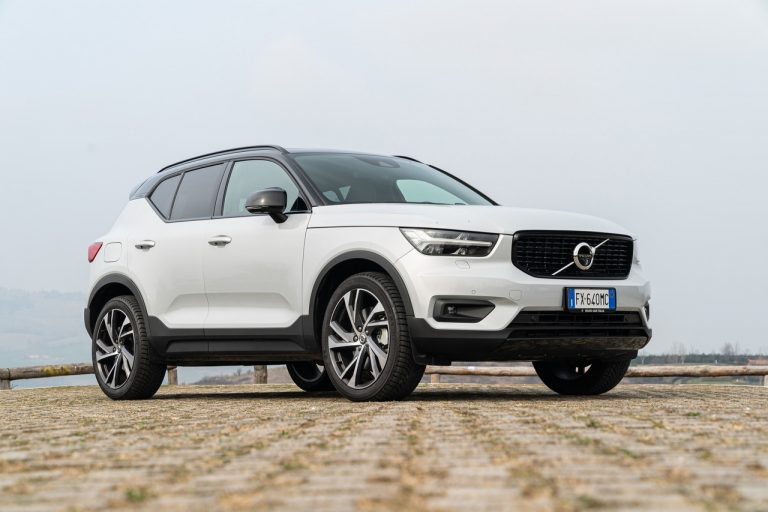 Volvo XC40 Recharge T5 Plug-in Hybrid: immagini ufficiali
