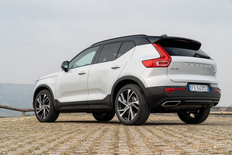 Volvo XC40 Recharge T5 Plug-in Hybrid: immagini ufficiali