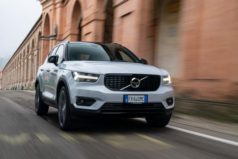 Volvo XC40 Recharge T5 Plug-in Hybrid: immagini ufficiali