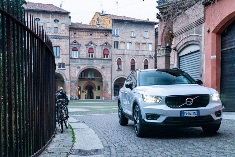 Volvo XC40 Recharge T5 Plug-in Hybrid: immagini ufficiali