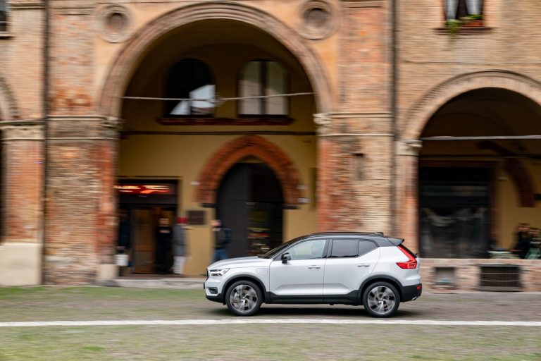 Volvo XC40 Recharge T5 Plug-in Hybrid: immagini ufficiali