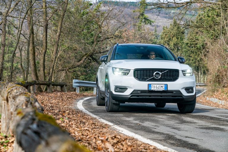 Volvo XC40 Recharge T5 Plug-in Hybrid: immagini ufficiali