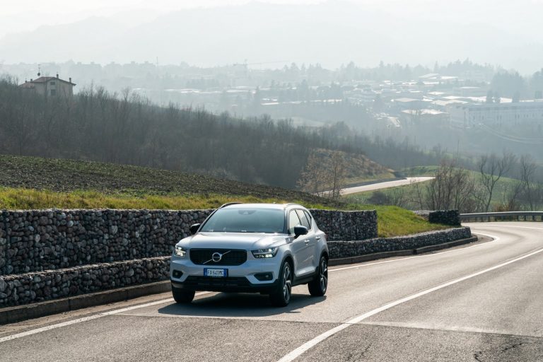 Volvo XC40 Recharge T5 Plug-in Hybrid: immagini ufficiali