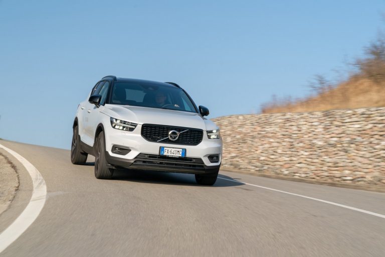 Volvo XC40 Recharge T5 Plug-in Hybrid: immagini ufficiali