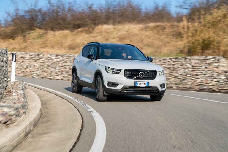 Volvo XC40 Recharge T5 Plug-in Hybrid: immagini ufficiali