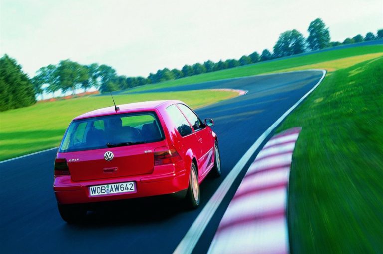 Volkswagen Golf GTI 1976-2020: la storia nelle immagini