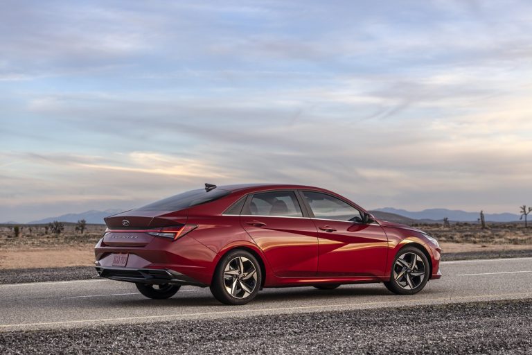 Hyundai Elantra 2021: immagini ufficiali