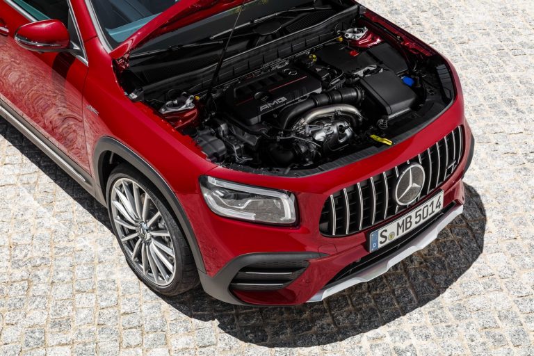 Mercedes-AMG GLB 35 4Matic 2020: immagini ufficiali