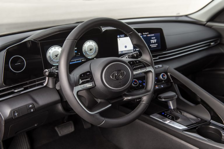 Hyundai Elantra 2021: immagini ufficiali