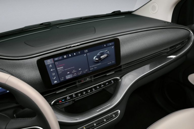 Fiat 500e: immagini ufficiali