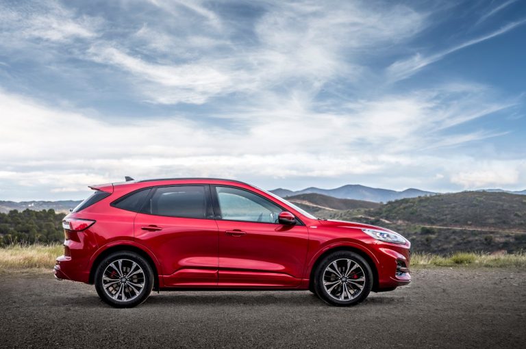 Ford Kuga 2020: immagini ufficiali