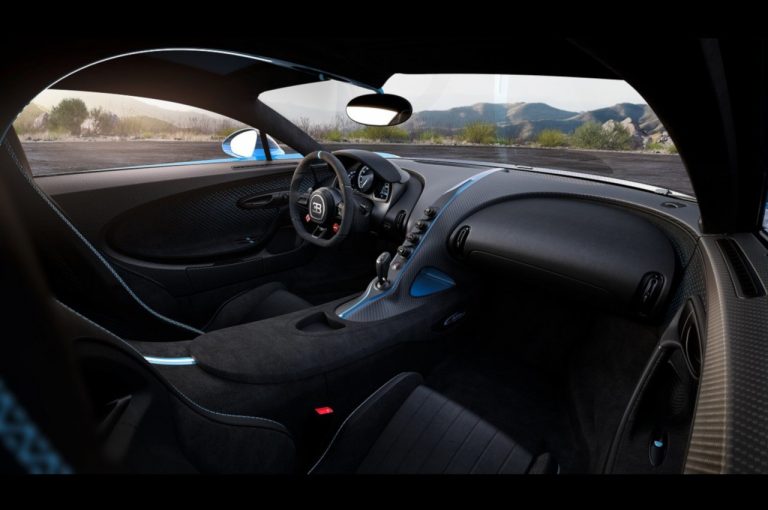Bugatti Chiron Pur Sport 2020: immagini ufficiali