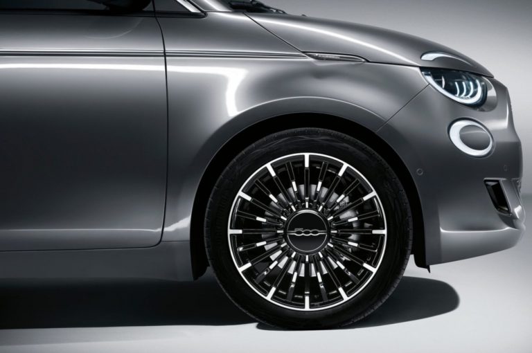 Fiat 500e: immagini ufficiali