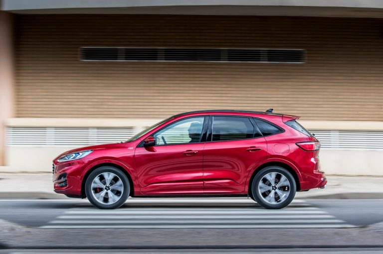 Ford Kuga 2020: immagini ufficiali