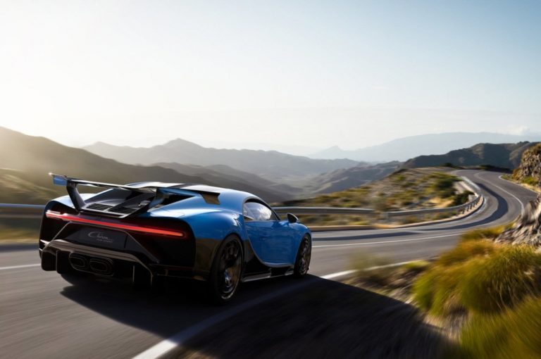 Bugatti Chiron Pur Sport 2020: immagini ufficiali