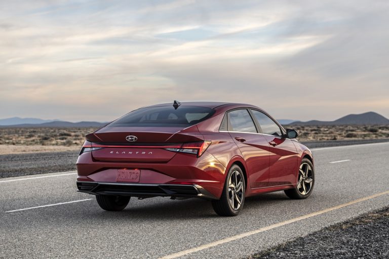 Hyundai Elantra 2021: immagini ufficiali
