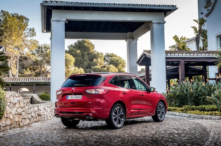 Ford Kuga 2020: immagini ufficiali