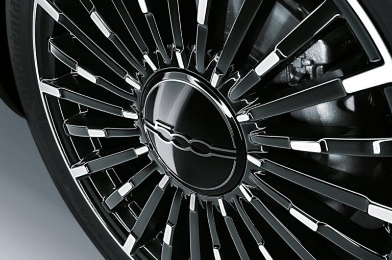 Fiat 500e: immagini ufficiali
