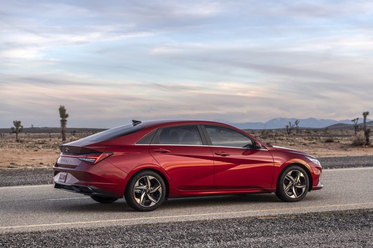 Hyundai Elantra 2021: immagini ufficiali
