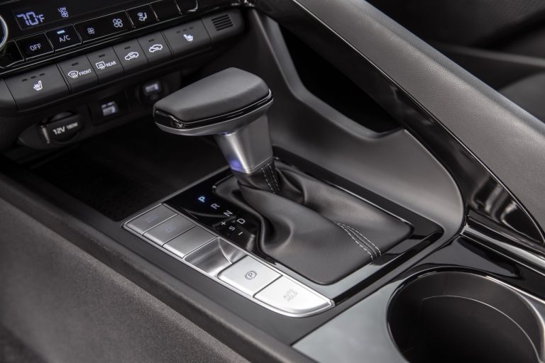 Hyundai Elantra 2021: immagini ufficiali