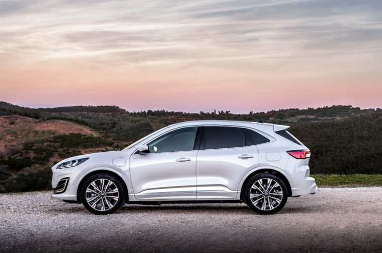 Ford Kuga 2020: immagini ufficiali
