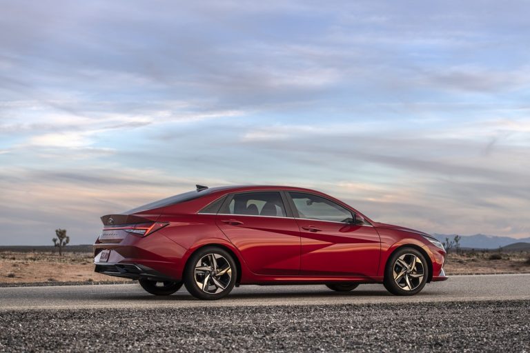 Hyundai Elantra 2021: immagini ufficiali