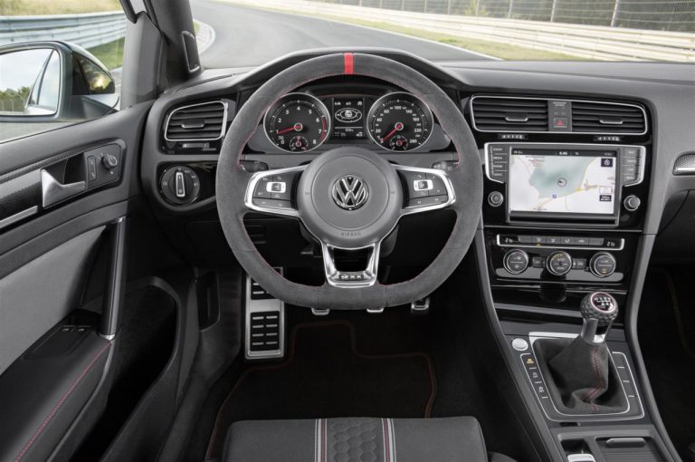 Volkswagen Golf GTI 1976-2020: la storia nelle immagini