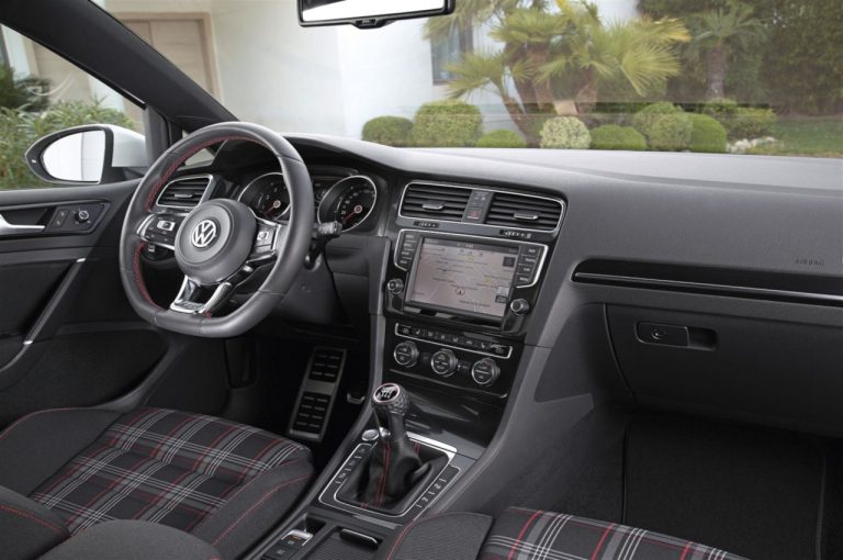 Volkswagen Golf GTI 1976-2020: la storia nelle immagini