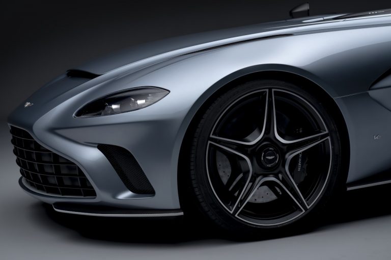 Aston Martin V12 Speedster 2020: nuove immagini ufficiali